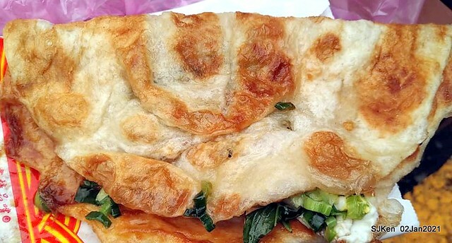 Taiwan traditional light dishes , Scallion pancakes,「金山黃蔥油餅」，Hsinpei, North Taiwan, Jan 2, 2021