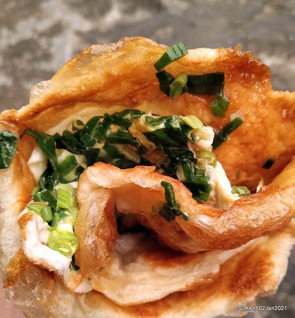 Taiwan traditional light dishes , Scallion pancakes,「金山黃蔥油餅」，Hsinpei, North Taiwan, Jan 2, 2021