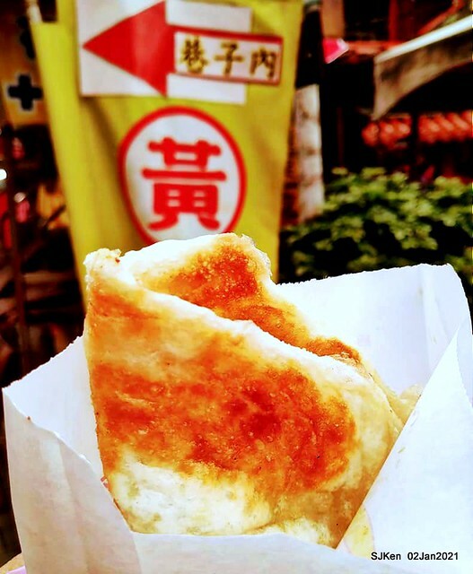 Taiwan traditional light dishes , Scallion pancakes,「金山黃蔥油餅」，Hsinpei, North Taiwan, Jan 2, 2021