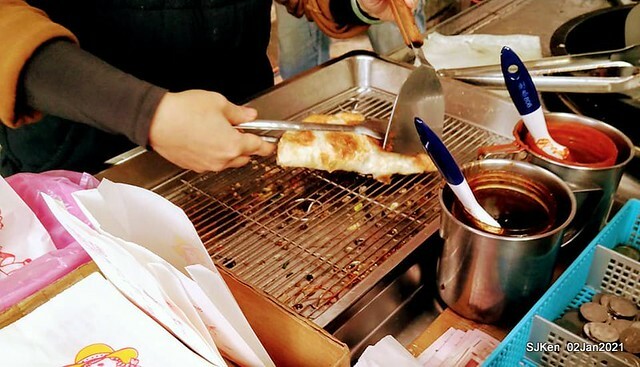 Taiwan traditional light dishes , Scallion pancakes,「金山黃蔥油餅」，Hsinpei, North Taiwan, Jan 2, 2021