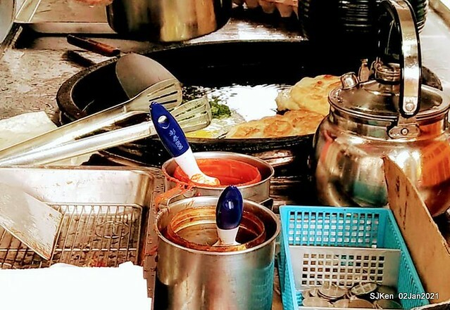 Taiwan traditional light dishes , Scallion pancakes,「金山黃蔥油餅」，Hsinpei, North Taiwan, Jan 2, 2021