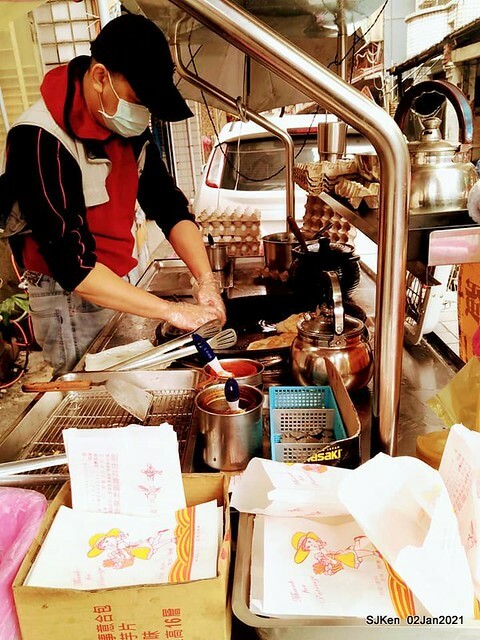 Taiwan traditional light dishes , Scallion pancakes,「金山黃蔥油餅」，Hsinpei, North Taiwan, Jan 2, 2021