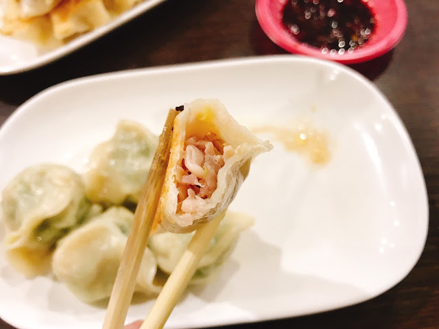 [食記] 新竹 中大水餃鍋貼館。水餃口味眾多，必點鍋貼! (近巨城)