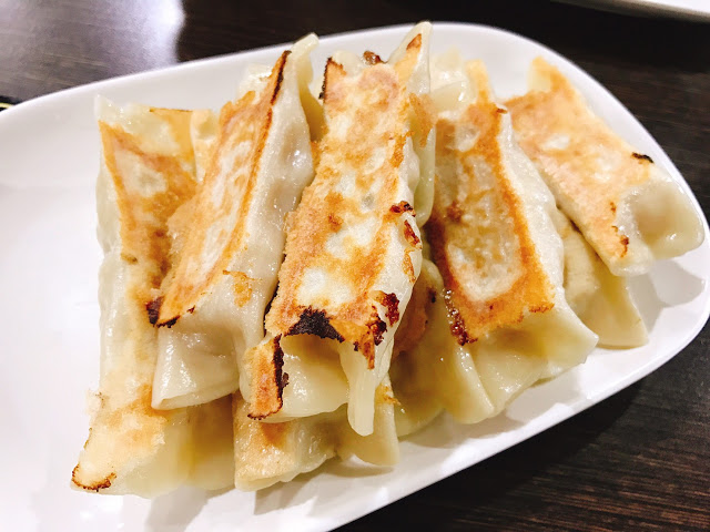 [食記] 新竹 中大水餃鍋貼館。水餃口味眾多，必點鍋貼! (近巨城)