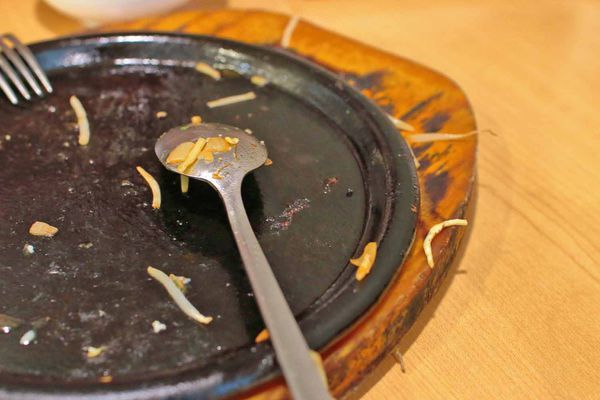 【新竹美食】吼牛排新竹店-原塊牛肉真材實料,比臉還大的巨無霸大盎司牛排與免費自助吧吃到飽