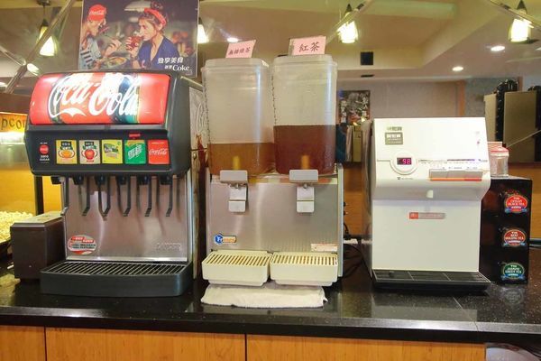 【新竹美食】吼牛排新竹店-原塊牛肉真材實料,比臉還大的巨無霸大盎司牛排與免費自助吧吃到飽