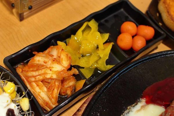 【新竹美食】吼牛排新竹店-原塊牛肉真材實料,比臉還大的巨無霸大盎司牛排與免費自助吧吃到飽