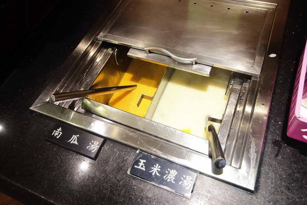 【新竹美食】吼牛排新竹店-原塊牛肉真材實料,比臉還大的巨無霸大盎司牛排與免費自助吧吃到飽