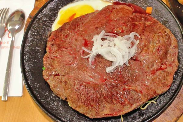 【新竹美食】吼牛排新竹店-原塊牛肉真材實料,比臉還大的巨無霸大盎司牛排與免費自助吧吃到飽