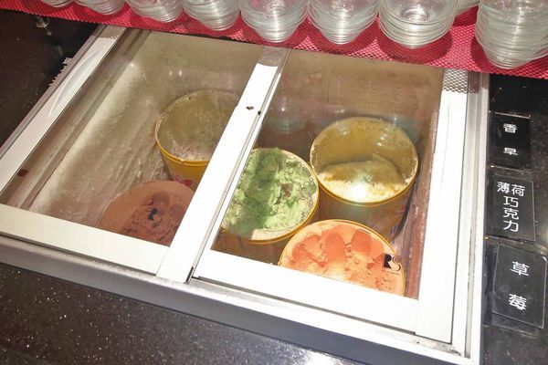 【新竹美食】吼牛排新竹店-原塊牛肉真材實料,比臉還大的巨無霸大盎司牛排與免費自助吧吃到飽