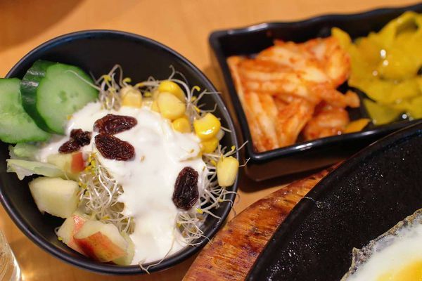 【新竹美食】吼牛排新竹店-原塊牛肉真材實料,比臉還大的巨無霸大盎司牛排與免費自助吧吃到飽