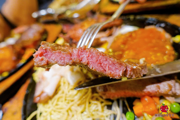 [食記] 新竹東區-吼牛排 專業牛排達人 父親節限定爸氣豪華海陸雙拼 全台唯一 100 盎司鬼爪火山肋排 大胃王牛排挑戰 90 盎司牛排挑戰成功只要 1 元 大塊軟嫩牛排的首選 新竹聚餐推薦