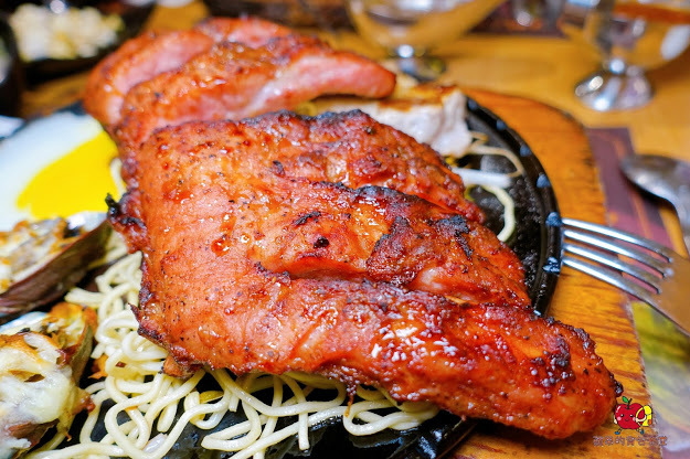 [食記] 新竹東區-吼牛排 專業牛排達人 父親節限定爸氣豪華海陸雙拼 全台唯一 100 盎司鬼爪火山肋排 大胃王牛排挑戰 90 盎司牛排挑戰成功只要 1 元 大塊軟嫩牛排的首選 新竹聚餐推薦