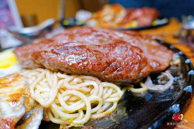 [食記] 新竹東區-吼牛排 專業牛排達人 父親節限定爸氣豪華海陸雙拼 全台唯一 100 盎司鬼爪火山肋排 大胃王牛排挑戰 90 盎司牛排挑戰成功只要 1 元 大塊軟嫩牛排的首選 新竹聚餐推薦