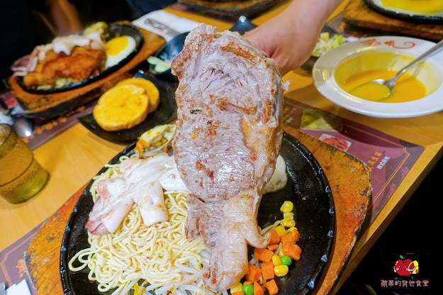[食記] 新竹東區-吼牛排 專業牛排達人 父親節限定爸氣豪華海陸雙拼 全台唯一 100 盎司鬼爪火山肋排 大胃王牛排挑戰 90 盎司牛排挑戰成功只要 1 元 大塊軟嫩牛排的首選 新竹聚餐推薦