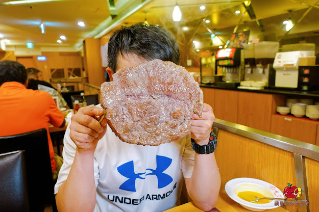 [食記] 新竹東區-吼牛排 專業牛排達人 父親節限定爸氣豪華海陸雙拼 全台唯一 100 盎司鬼爪火山肋排 大胃王牛排挑戰 90 盎司牛排挑戰成功只要 1 元 大塊軟嫩牛排的首選 新竹聚餐推薦
