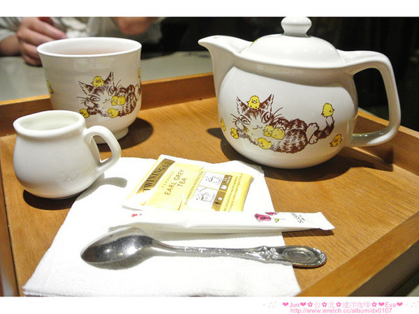 Dayan Café達洋咖啡館:【食記】oO。。台北 達洋小餐館、達洋咖啡館(Dayan Cafe) 又是一家超萌又讓少女們愛到破錶的貓咪咖啡店!。o○。 Dayan Café達洋咖啡館:【食記】oO。。台北 達洋小餐館、達洋咖啡館(Dayan Cafe) 又是一家超萌又讓少女們愛到破錶的貓咪咖啡店!。o○。