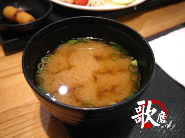 うたまろ Uta Maro 歌磨日本料理：【台南】噓！在台日本人常去的隱密小店●うたまろ歌磨日本料理●炸豬炸雞定食都敲好吃！