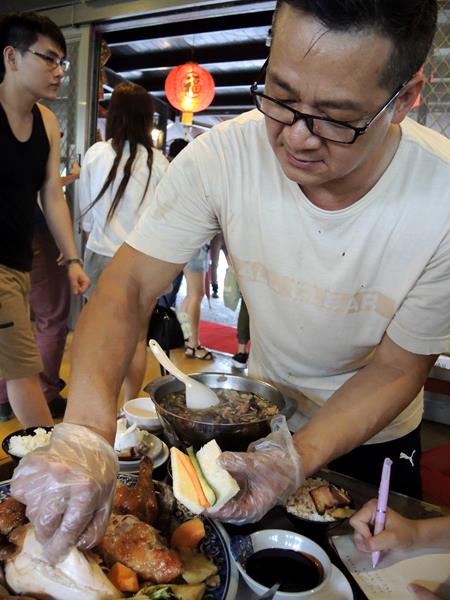 宜蘭員山)老媽媽豆腐乳烤香雞全餐 - 肉控族最愛當紅豆腐乳桶仔雞