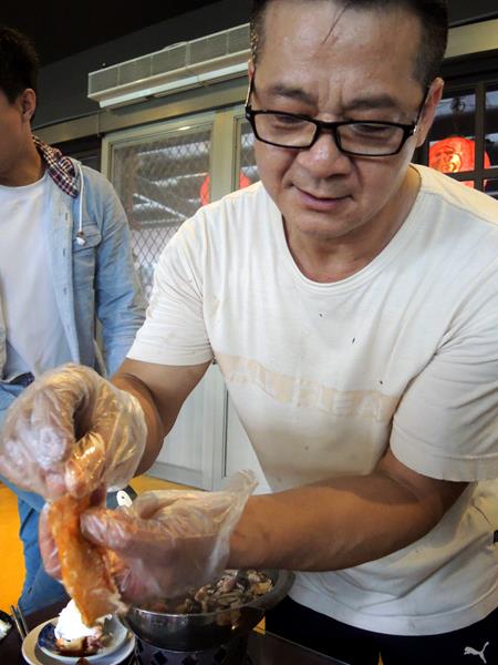 宜蘭員山)老媽媽豆腐乳烤香雞全餐 - 肉控族最愛當紅豆腐乳桶仔雞