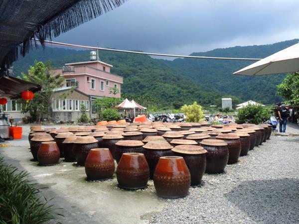 宜蘭員山)老媽媽豆腐乳烤香雞全餐 - 肉控族最愛當紅豆腐乳桶仔雞