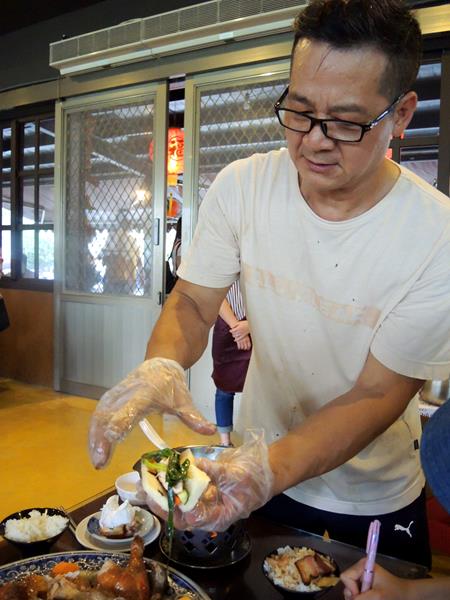 宜蘭員山)老媽媽豆腐乳烤香雞全餐 - 肉控族最愛當紅豆腐乳桶仔雞