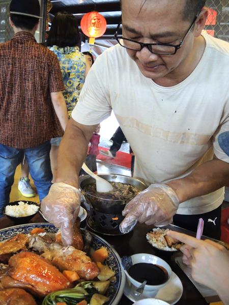 宜蘭員山)老媽媽豆腐乳烤香雞全餐 - 肉控族最愛當紅豆腐乳桶仔雞