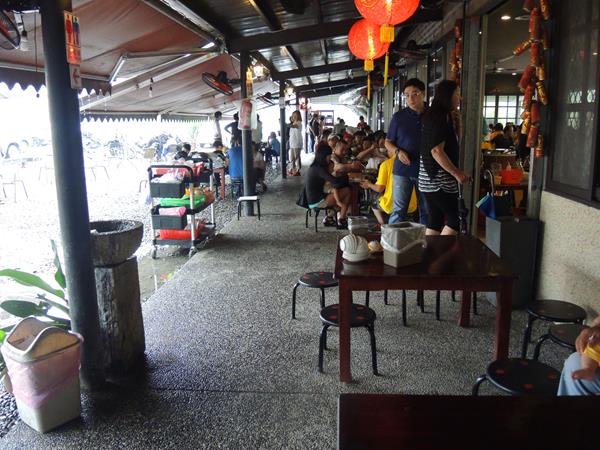 宜蘭員山)老媽媽豆腐乳烤香雞全餐 - 肉控族最愛當紅豆腐乳桶仔雞