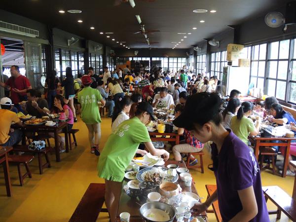 宜蘭員山)老媽媽豆腐乳烤香雞全餐 - 肉控族最愛當紅豆腐乳桶仔雞