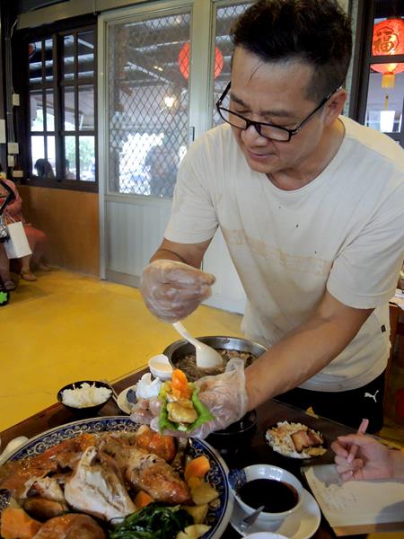 宜蘭員山)老媽媽豆腐乳烤香雞全餐 - 肉控族最愛當紅豆腐乳桶仔雞