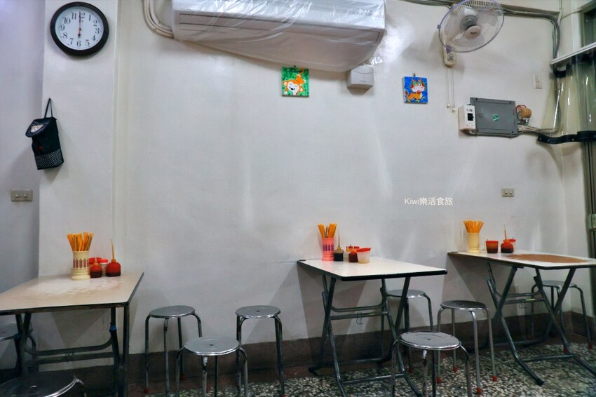 彰化美食三民市場蒸餃50年老店｜現點現蒸好新鮮，Q彈餃皮搭配微甜內餡超棒，彰化三民市場巷弄美食