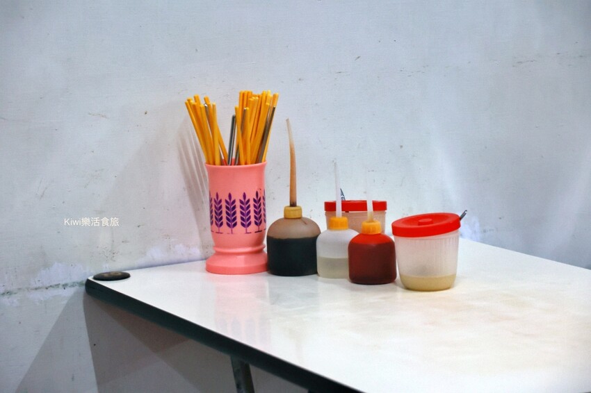 彰化美食三民市場蒸餃50年老店｜現點現蒸好新鮮，Q彈餃皮搭配微甜內餡超棒，彰化三民市場巷弄美食