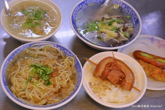 彰化美食三民市場蒸餃50年老店｜現點現蒸好新鮮，Q彈餃皮搭配微甜內餡超棒，彰化三民市場巷弄美食