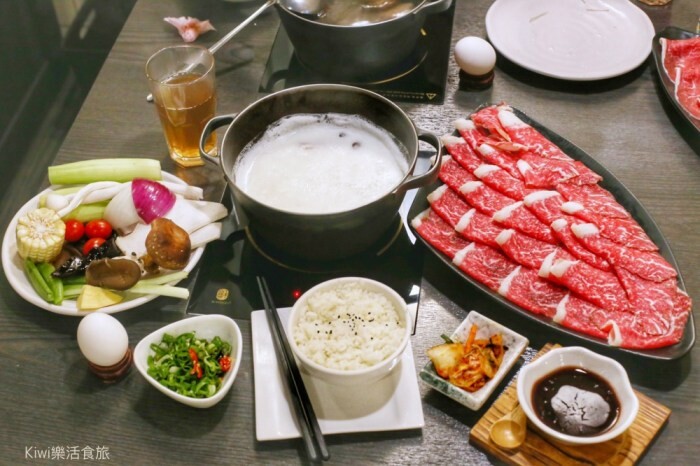 彰化美食三民市場蒸餃50年老店｜現點現蒸好新鮮，Q彈餃皮搭配微甜內餡超棒，彰化三民市場巷弄美食