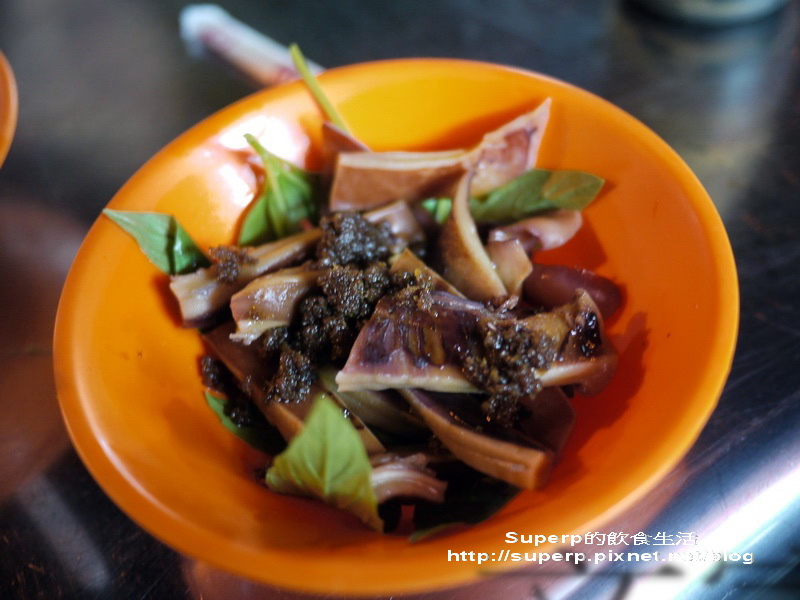 [夜市食記]台北雙城街夜市的阿素麻油腰花以及三姊魷魚羹