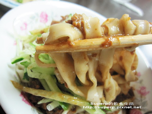 [小店食記]虎林街的小陳牛肉麵之碩大牛肉很過癮