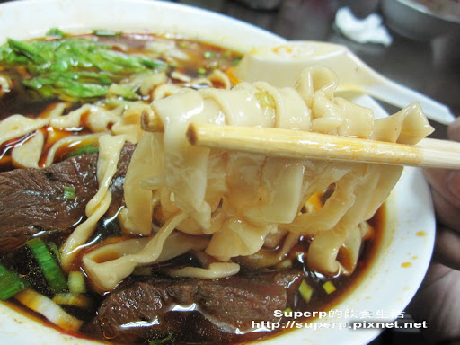 [小店食記]虎林街的小陳牛肉麵之碩大牛肉很過癮