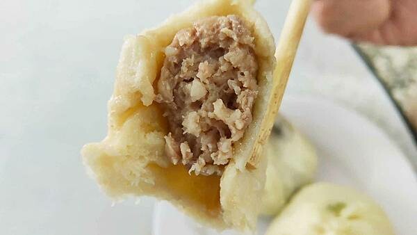 康樂意小吃店｜剛剛出爐不到３０分鐘就會被秒殺光光的包子店