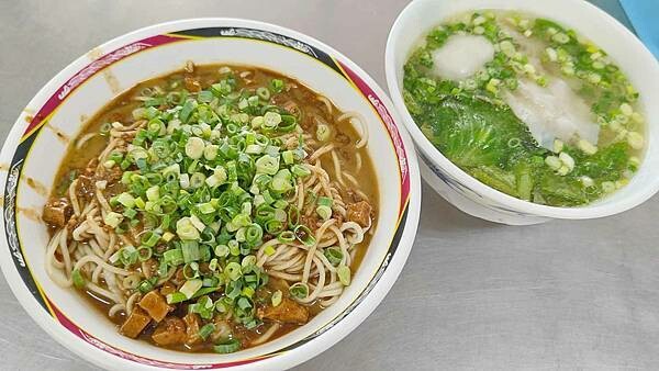 康樂意小吃店｜剛剛出爐不到３０分鐘就會被秒殺光光的包子店