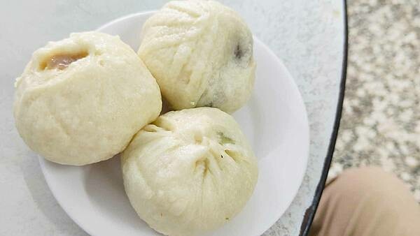 康樂意小吃店｜剛剛出爐不到３０分鐘就會被秒殺光光的包子店