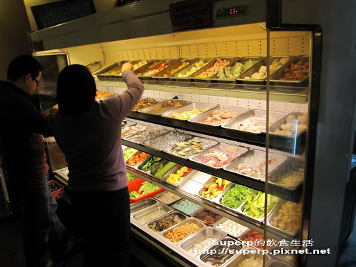 [餐廳食記]內湖的豐宴麻辣王：尚可的麻辣鍋吃到飽