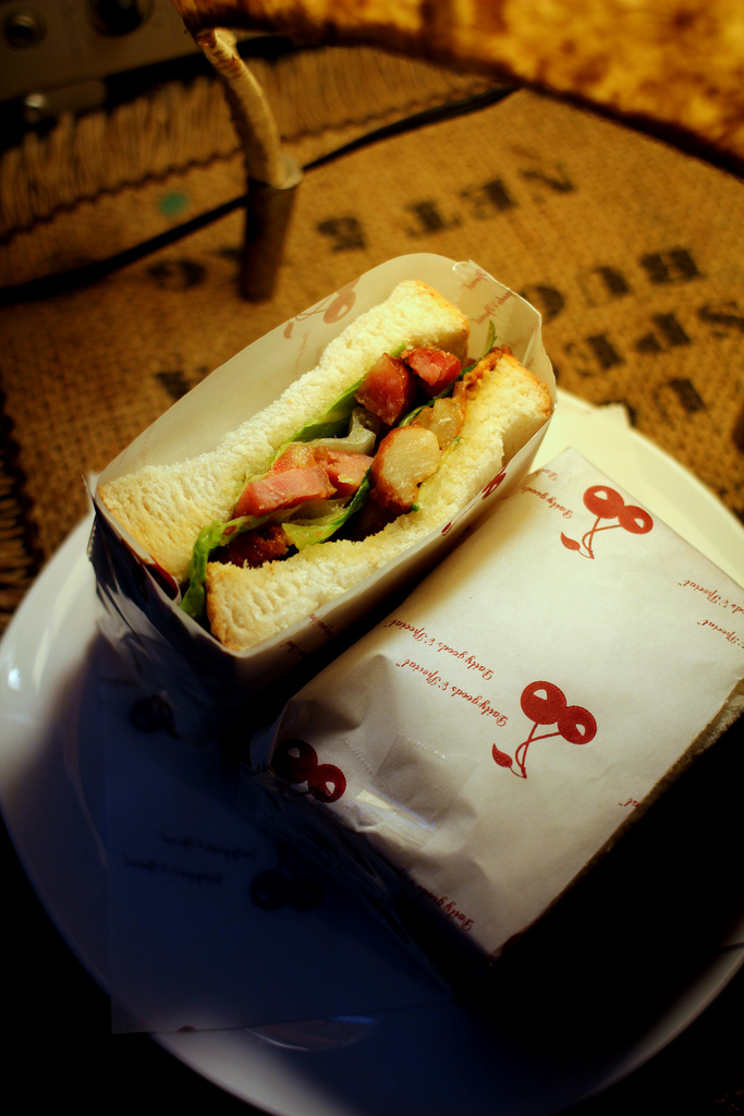 [基隆] 丸角咖啡～區域限定這裡才有-基隆甜不辣三明治！