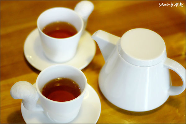 【桃園中壢】百年洋樓與現代感之下的衝突美《House+Cafe》