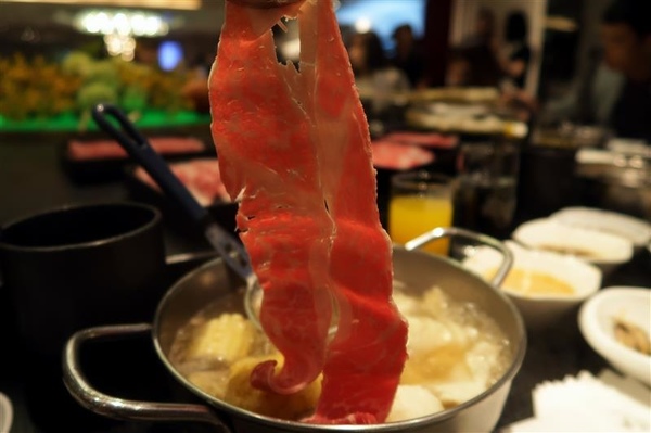 海峽會：11月美國牛肉火鍋季 內布拉斯加州極美牛火鍋饗宴 細緻油花輕涮肉汁噴發 吃美國牛正是時候~