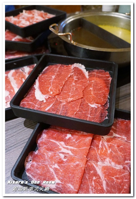 銀湯匙泰式火鍋(新竹巨城店):新竹泰式鍋物.高級安格斯牛與泰式鄉村龍眼鍋的相遇──銀湯匙泰式火鍋