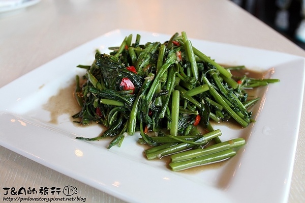 饗泰多泰式餐廳：【捷運忠孝復興】饗泰多 Siam More 泰式風格餐廳--每道泰式料理都令人意猶未盡!!東區聚餐時尚餐廳推薦!