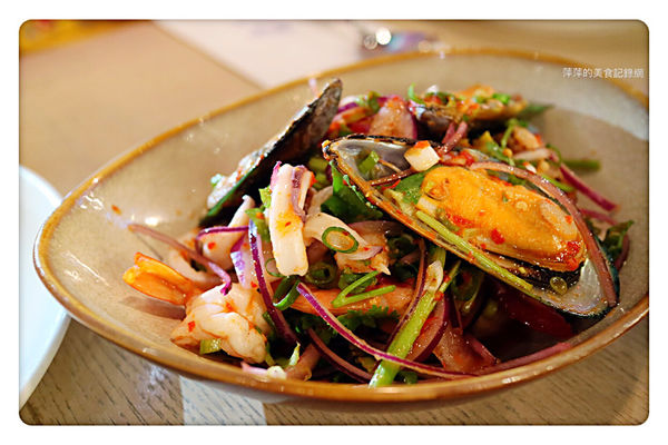 【台北美食】饗泰多 ~ 東區泰式料理❤️超厚實月亮蝦餅/打拋豬肉/清蒸檸檬魚 - 捷運忠孝復興站