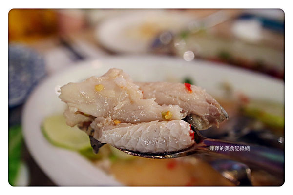 【台北美食】饗泰多 ~ 東區泰式料理❤️超厚實月亮蝦餅/打拋豬肉/清蒸檸檬魚 - 捷運忠孝復興站