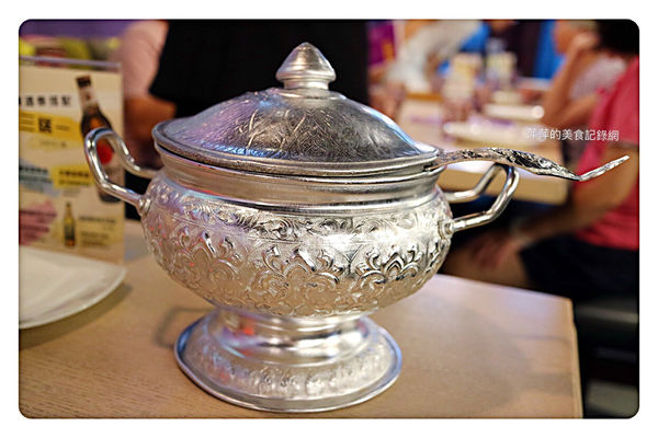 【台北美食】饗泰多 ~ 東區泰式料理❤️超厚實月亮蝦餅/打拋豬肉/清蒸檸檬魚 - 捷運忠孝復興站