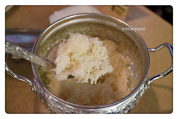 【台北美食】饗泰多 ~ 東區泰式料理❤️超厚實月亮蝦餅/打拋豬肉/清蒸檸檬魚 - 捷運忠孝復興站